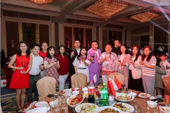 携手奋进耀狮城|国贸世纪公寓携租户应邀出席新加坡61周年国庆 庆典晚宴
